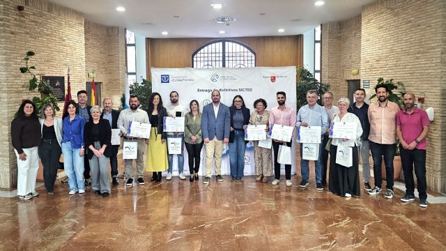 Empresas y servicios turísticos de Los Alcázares reciben los distintivos SICTED por su compromiso con la excelencia
