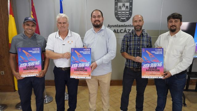 Los Alcázares se vuelve a convertir en la capital del windsurf con la celebración del 'Surfari'