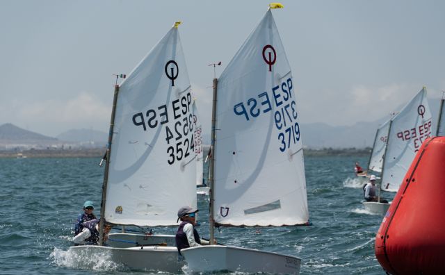 Podio mallorquín en la Regata Fundación Ingenio de Optimist en el Mar Menor