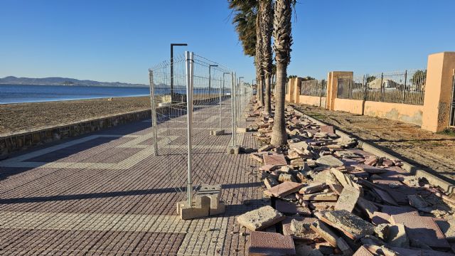 Los Alcázares inicia las obras del primer tramo del carril bici del Paseo Marítimo