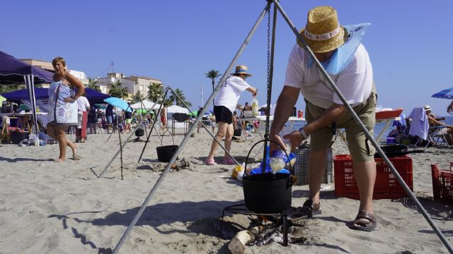 Cerca de 200 peñas disfrutaron en Los Alcázares del Día del Caldero