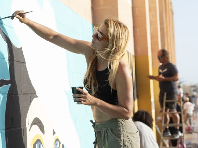 Los Alcázares empieza a llenar sus calles de color en el Festival Internacional de Arte Urbano