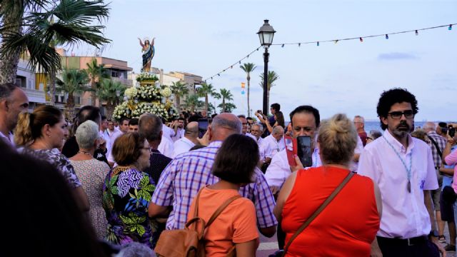 Los Alcázares honra a su patronaen una procesión marítimo-terrestre