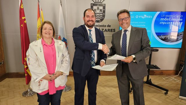Los Alcázares firma el nuevo contrato de limpieza que transformará el servicio en todo el municipio