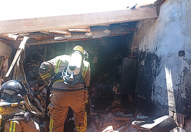 Servicios de emergencias han atendido el incendio de una vivienda en Los Narejos