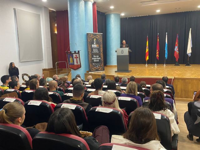 La consejera de Turismo ensalza el carácter abierto y marinero de Los Alcázares en el pregón de las Incursiones Berberiscas