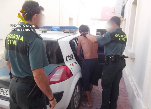 La Guardia Civil desmantela un grupo criminal dedicado a hurtos, robos y robos con violencia en Los Alcázares