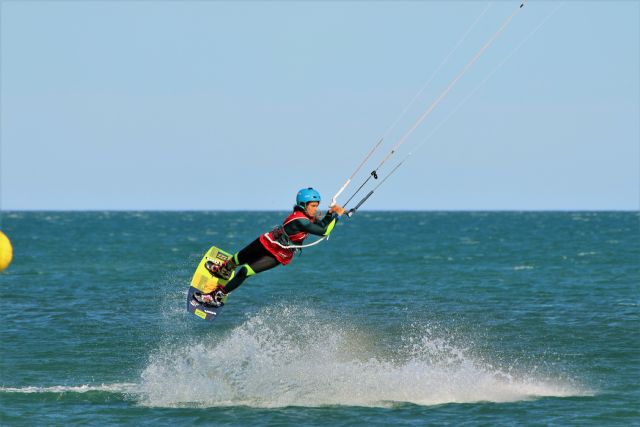 La alcazareña Claudia León Martínez se proclama subcampeona del mundo sub. 15 de Kitesurf en Francia