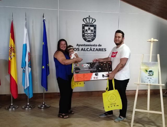 El Ayuntamiento de Los Alcázares cierra la campaña “El Mundo” con la entrega de un patinete eléctrico