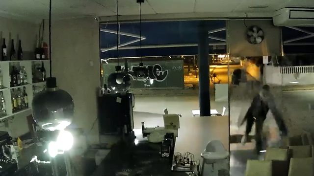Detienen al presunto autor de una decena de robos en comercios de Los Alcázares