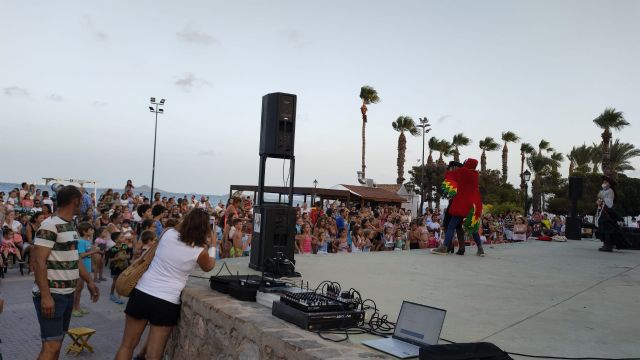 Miles de niños han disfrutado de las actividades programadas este verano en diferentes plazas y parques de Los Alcázares