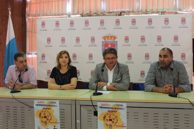 Violante Tomás y Anastasio Bastida reciben a las delegaciones participantes en el campeonato de España FEDDI 2014