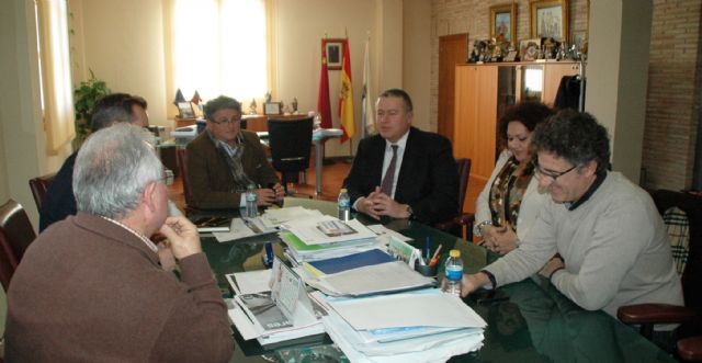 El consejero de Fomento se reúne con el alcalde y equipo de Gobierno de Los Alcázares