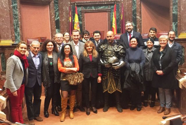 La Asamblea Regional aprueba por unanimidad la moción de apoyo para que las fiestas de Incursiones Berberiscas obtengan la Declaración de Interés Turístico Regional