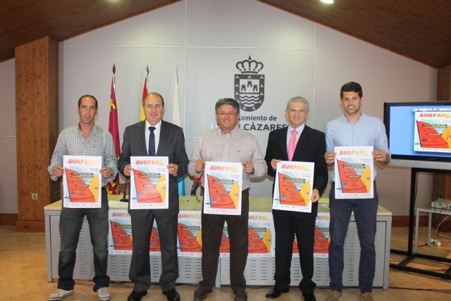 Los Alcázares se convierte este fin de semana en referencia nacional para los aficionados al windsurf y el paddlesurf