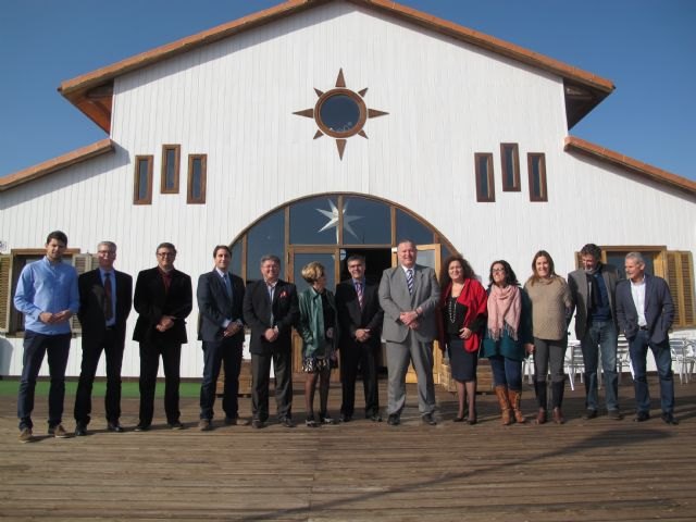 El consejero de Fomento destaca las mejoras del Club Náutico Mar Menor de Los Alcázares para incrementar la excelencia náutica