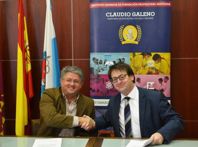 El ayuntamiento de los Alcázares y el grupo docente Claudio Galeno suscriben un convenio de formación