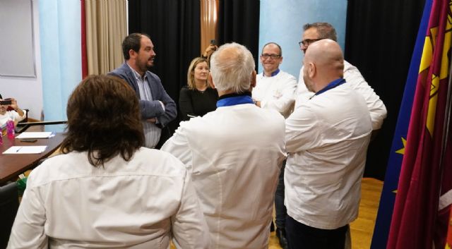 Los Alcázares recibe la visita de Euro-Toques, una asociación internacional de cocineros y cocineras
