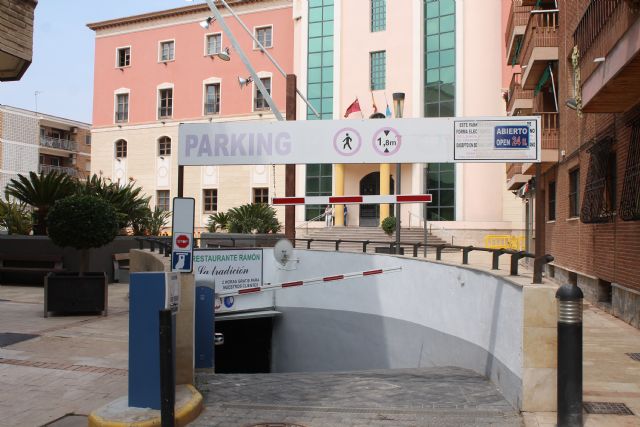Dos horas de aparcamiento gratuito para las personas que se acerquen a disfrutar del comercio de Los Alcázares