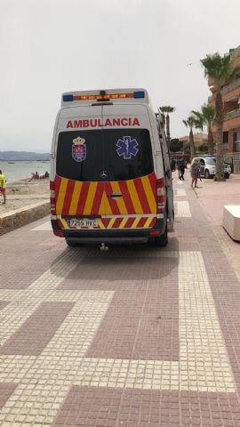Fallece una mujer mientras se bañaba en la playa del Espejo de Los Alcázares