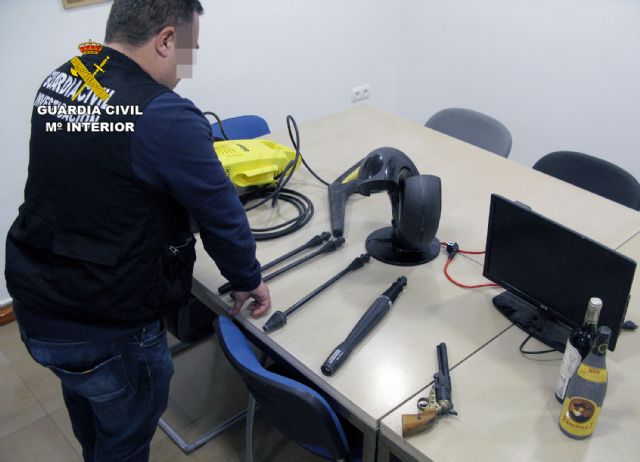 La Guardia Civil esclarece una treintena de robos en vehículos, viviendas y comercios de Los Alcázares