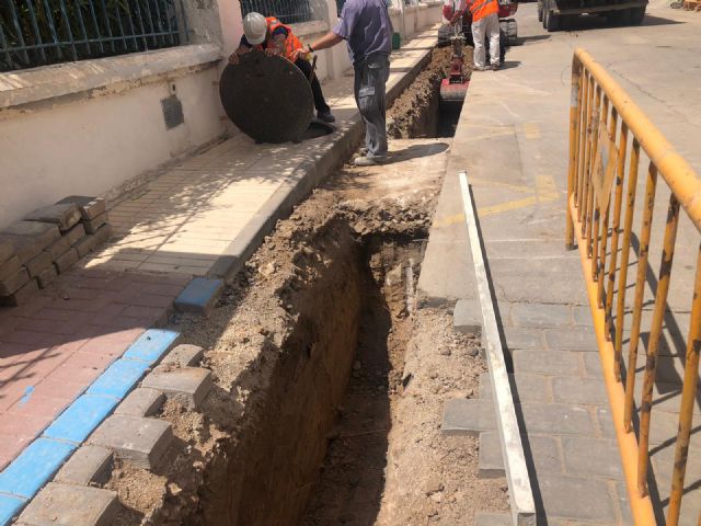 El Ayuntamiento de Los Alcázares acuerda con la empresa Aqualia la mejora de la red de saneamiento del entorno de la Base Militar