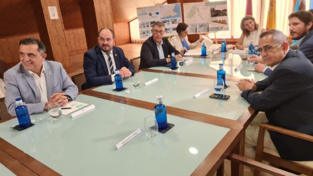 La ministra Teresa Ribera visita Los Alcázares para anunciar nuevas inversiones para la recuperación del Mar Menor