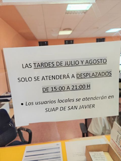 Vecinos de Los Alcázares manifiestan su malestar por la atención del Centro de Salud