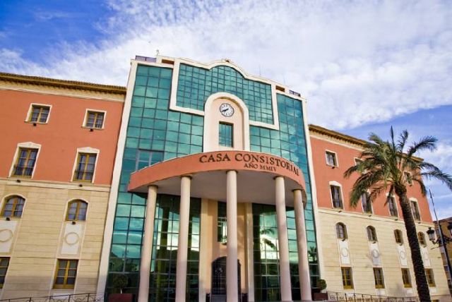 El Ayuntamiento de Los Alcázares bonificará la cuota de agua y la tasa de basuras a pensionistas y familias numerosas